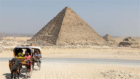 sex on giza pyramid|Egypt investigates explicit video and photos at top of Great。